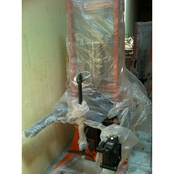 Hand Stacker for Drum tool for Lift and Pouring Drum contents