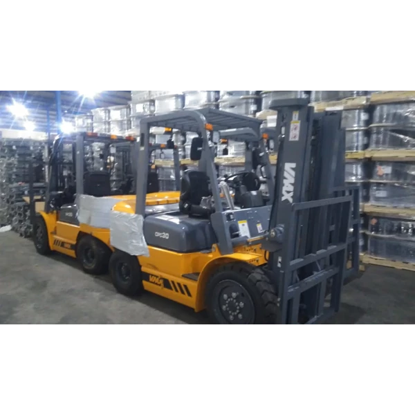 Cuci Gudang Forklift Isuzu VMAX 2 Ton sampai 5 Ton  Termurah dan Terbaic