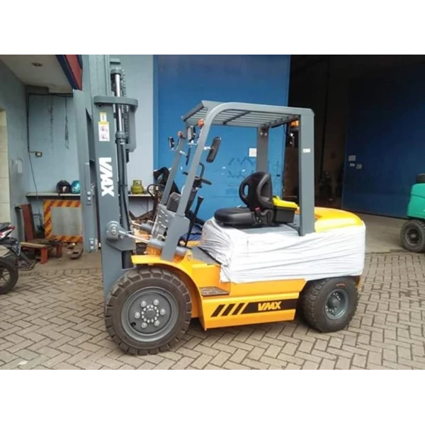 Cuci Gudang Forklift Isuzu VMAX 2 Ton sampai 5 Ton   dan Terbaik  :
