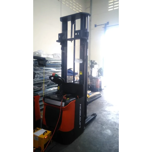 Full Electric Stacker NOBLELIFT 1.5 Ton Height 3.4 Meters to 6 Meters